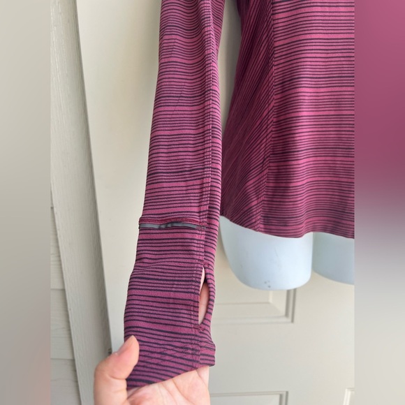 Lululemon Stripe Wine Berry Black Kanto Catch Me LS Thumbhole Slim Rulu Top SZ 6 - Picture 11 of 13